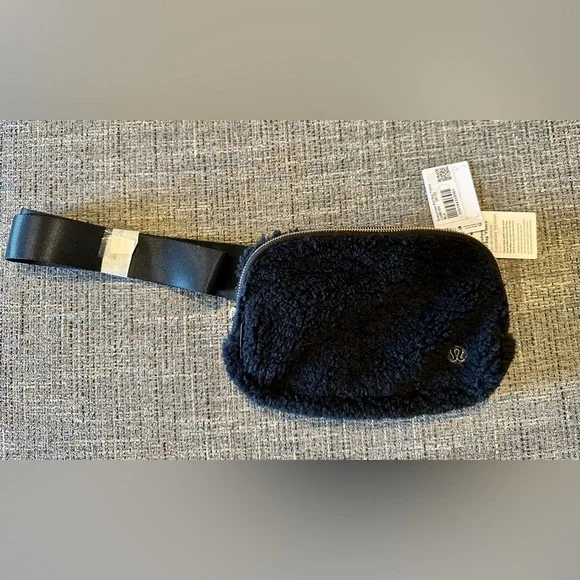 lululemon athletica | Accessories | Nwt Lululemon Everywhere  display picture 1